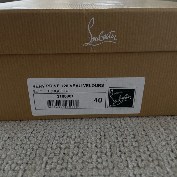 Elegant Turquoise Peep-Toe Heels - Picture 3 of 9